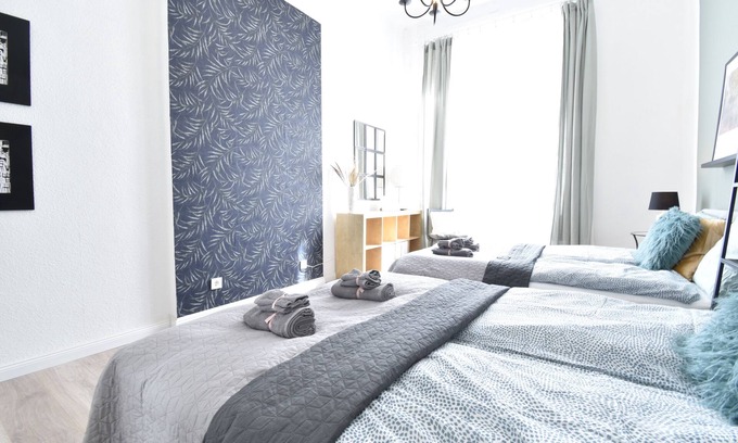 Nepszinhaz negyed Apartamento | Delightful 4 bedroom apartment with AC in Budapest