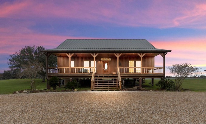 Elmaton Otro | ☆Delightful 4 Bedroom, lake view. Sleep 8-12.☆