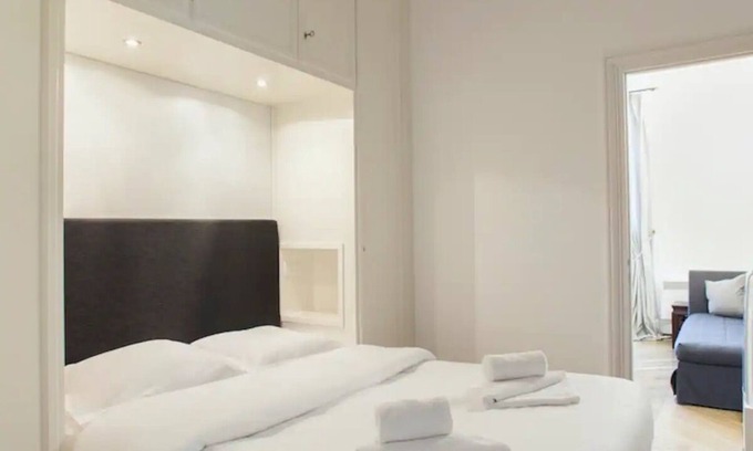 Quartier de l'Ecole-Militaire Apartamento | Delightful Apartment With Balcony Close to Eiffel