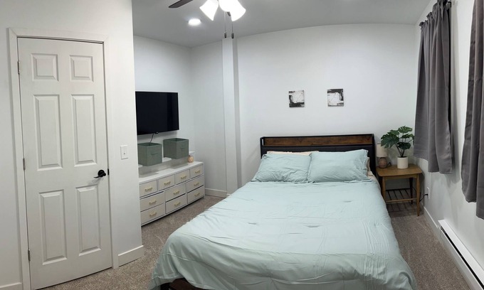 Bay City Apartamento | Delightful apt w/ AC near historic Midland St district