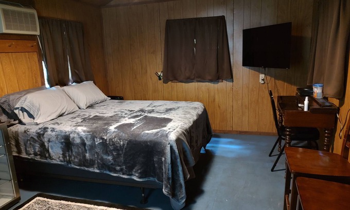 Graysville Cabina | Delightful campground with AC/Heat in charming Graysville, TN