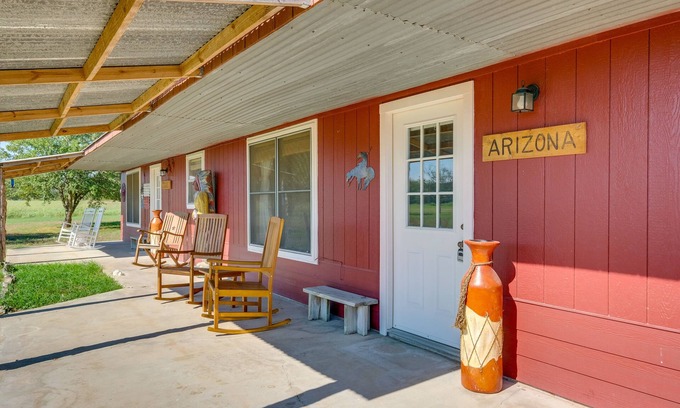 Carmine Apartamento | Acogedor estudio Carmine con vistas en Rocking Horse Farm!