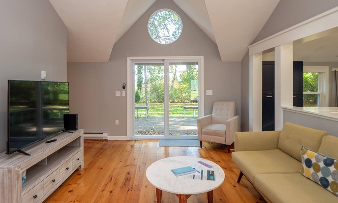 Middletown Casa | Delightful, Charming, Oversized 2 bedroom 2 bath Cottage!