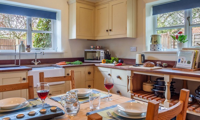 Ipswich Cabaña | Delightful conversion in a country stud with a swimming pool - Stable Cottage