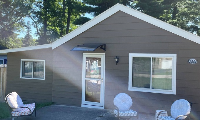 Delavan Lake Cabaña | Delightful cottage with AC in charming Delavan
