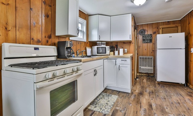 Weirs Beach Cabaña | Delightful Cozy Cottage in Laconia