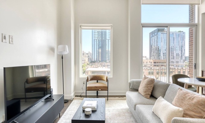 Waller Creek District Apartamento | Delightful Downtown 1BR w/ Pool, Doorman & Gym, nr River, by Blueground