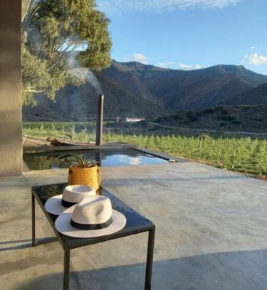 Langeberg Apartamento | Delightful farmhouse with hottub