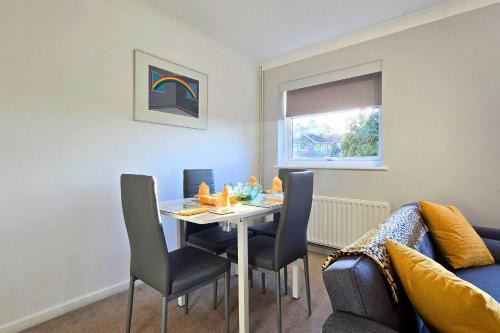 Dorking Apartamento | Delightful first floor two bed apartment five minutes walk from Dorking town centre