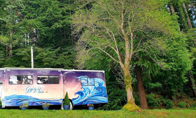 North Bend Casa | Delightful Gypsy Moon Remodeled RV with Bay View
