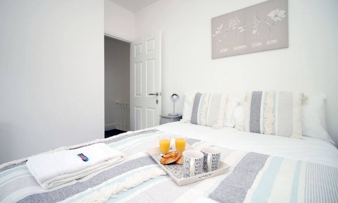 Glyncorrwg Casa | Delightful Home in Afan Forest. Near Bike Parks