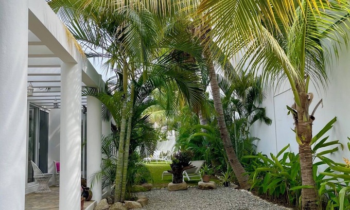 Sector R Casa | Delightful house with stunning swimming pool!