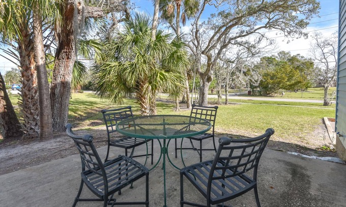 South Daytona Apartamento | Delightful Oversized and Newly Updated Studio 5-Minute Walk to River Front