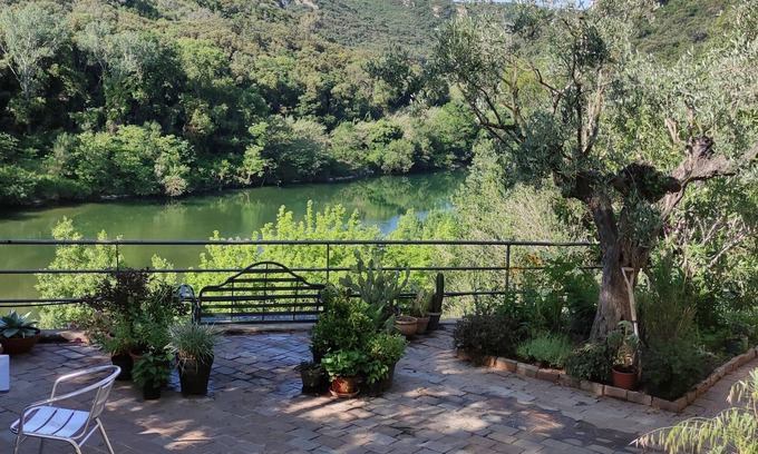 Collias Apartamento | Encantador apartamento junto al río con vistas al río, The Lower