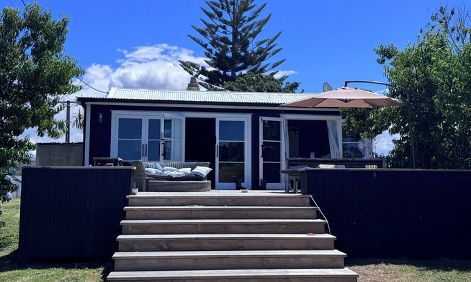 Ruakaka Cabaña | Delightful Ruakaka Cottage Views to Sea and Estuary Surf. Sun . Chill