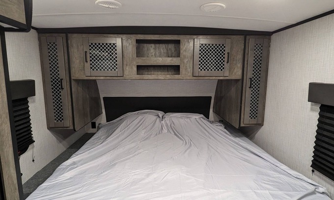 Palmdale Casa | Delightful RV with AC in Palmdale