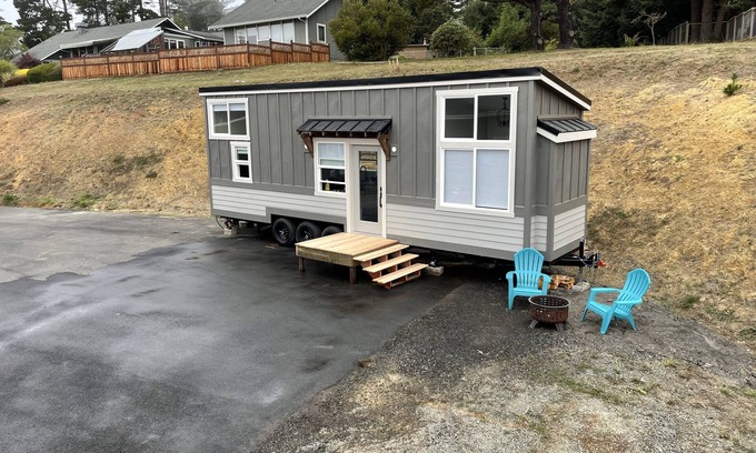 Pacific Casa | Delightful Tiny Home w/ indoor Fire Place