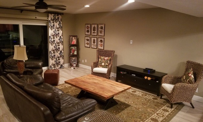 Tropic Casa | Delightful townhome in Melbourne 5 Minutes to the Beach!