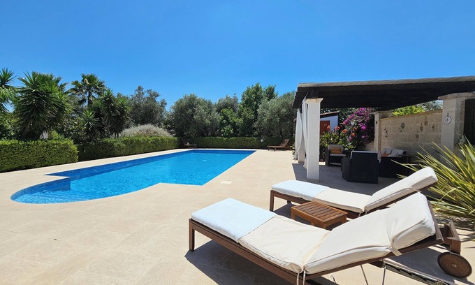 Oria Villa | Encantadora villa de campo con piscina privada en un hermoso jardín.