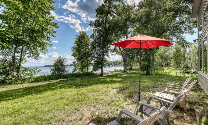 North Hero Casa | Delightful Waterfront Escape W/ Three Kayaks, Free WiFi, Beach Access & More