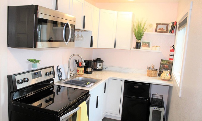 Northeast Anchorage Apartamento | Delightfully Modern Studio/Tiny House 💠 D《Car rental Avlble》