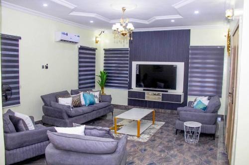 Lagos Apartamento | Delkiks Four-Bedroom Haven.