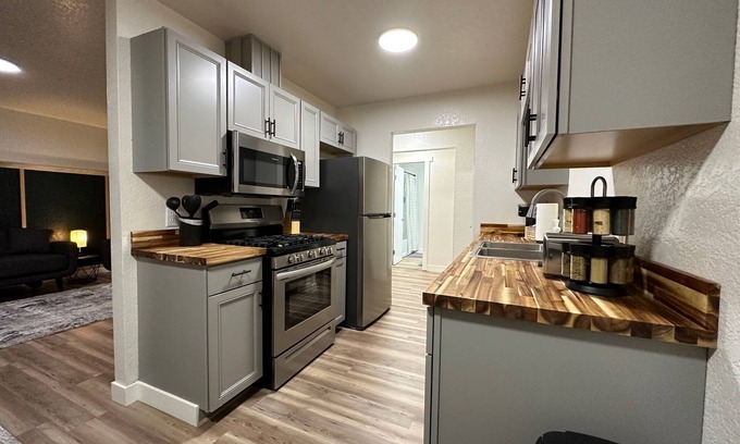 Wasilla Apartamento | Dellwood Den Retreat - Your AK basecamp near downtown Wasilla