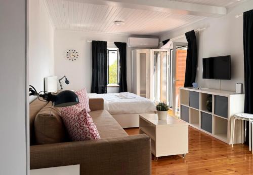 Delphi Casa | Delphi Sunset Studio