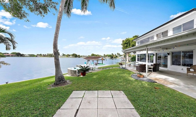 Lake Ida Shores Casa | Delray Beach Lakefront Dream