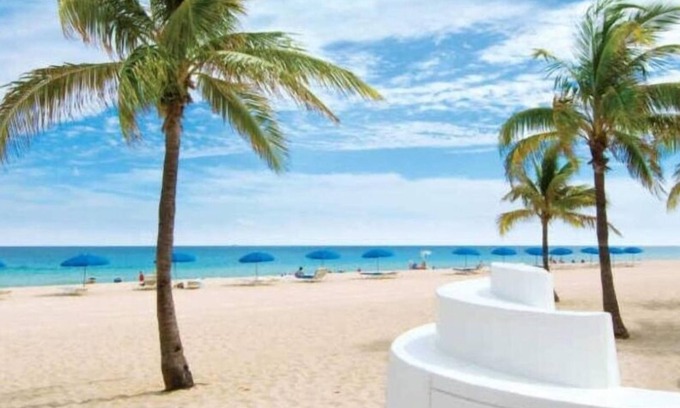 Harbor Beach Casa | DelSole- Waterfront BeachHome,HeatedPool,Wlk2Beach