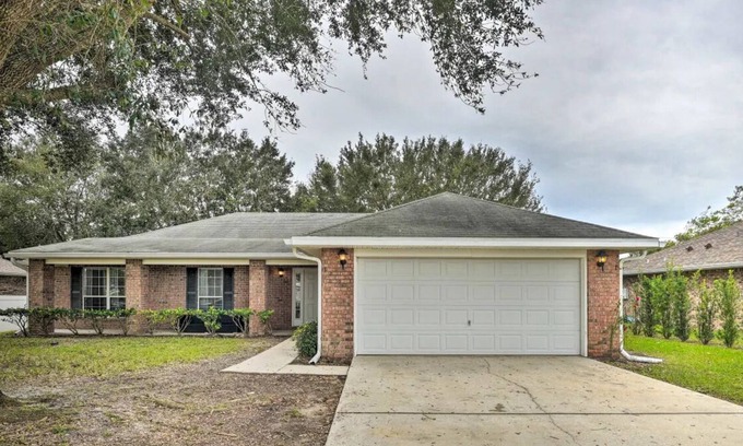 Deltona Lakes Casa | Deltona Retreat~23 Mi to Daytona