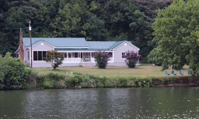 Draper Casa | Deltopia on Waterfront New River/Claytor Lake