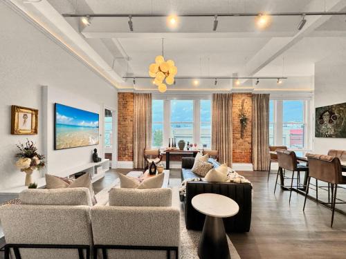 Downtown Casa | DeLuna Vista