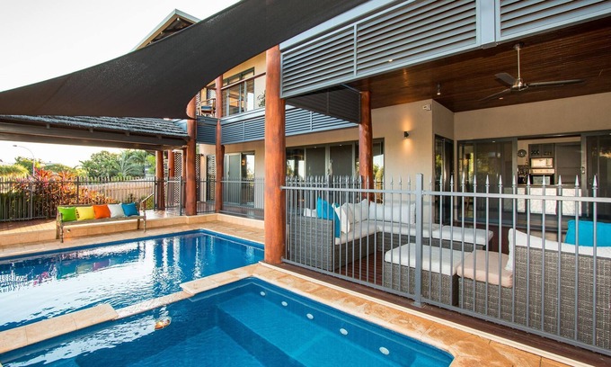 Broome Casa | Delux Demco Luxurious Resort Style Home STRA6725BNFLJVQ3