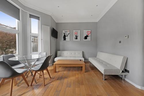 Queen's Park Apartamento | Delux Queens Park Suite 1 bed sleeps 4 ppl Second Floor