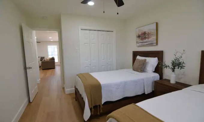 Baytown Cabaña | DELUX WATER DISTRICT DUPLEX minutes away from NASA,Kemah boardwalk,fishing areas