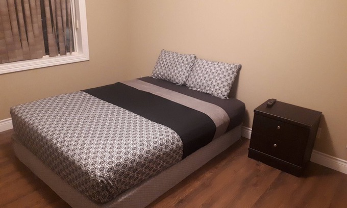 Fort McMurray Apartamento | Deluxe 2 Bedroom 2 Bath Apartment and Den with Gym