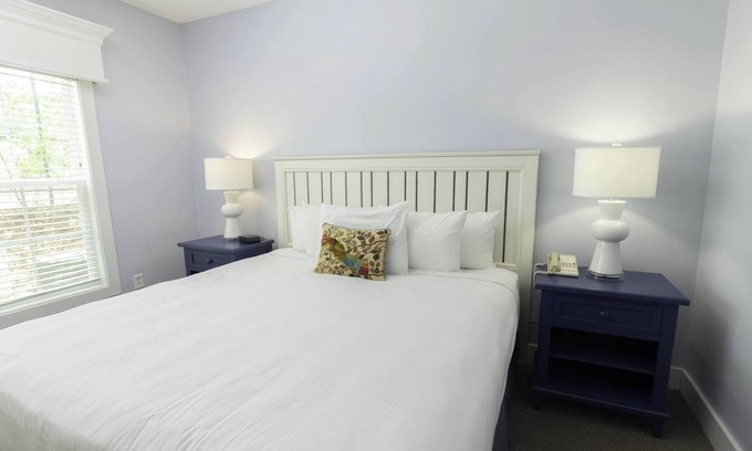 Lackey Complejo | Deluxe 2BR Cottage w/Whirlpool Tub + Deck Near Williamsburg Hotspots