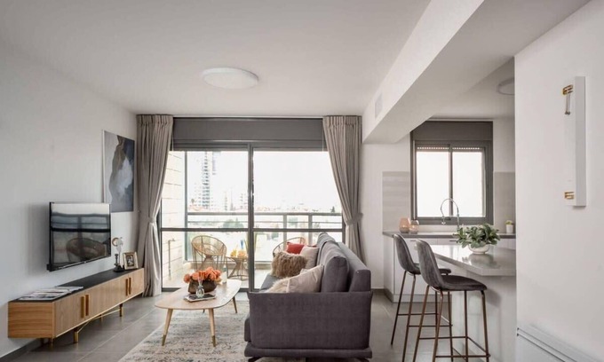 Jerusalem Condominio | Deluxe 3 bedrooms flat in residential area