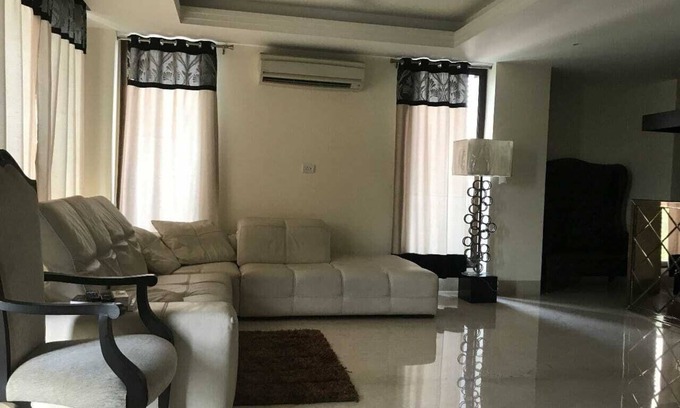 Okhla Apartamento | Deluxe 4 Bedroom Apartment