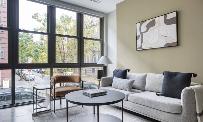 Commonwealth Apartamento | Deluxe Allston 1BR w/ Gym & W/D, nr Packards Corner, by Blueground