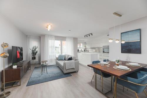 Leinfelden-Echterdingen Apartamento | DELUXE APARTMENT 2 Schlafzimmer - Aufzug - kostenlos Parken - Balkon - Messe Flughafen