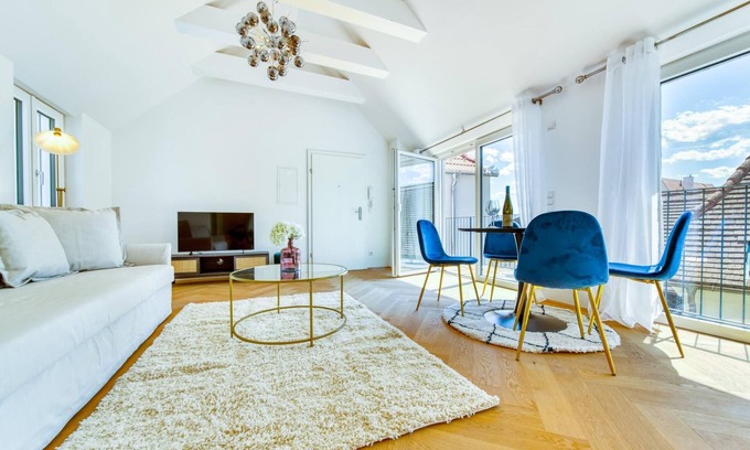 Krems an der Donau Apartamento | Deluxe Apartment with Balcony, Parking and Elevator in the City Centre