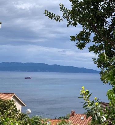 Sarsoni Apartamento | Deluxe Apartment Dora with a private parking, terrace and see view