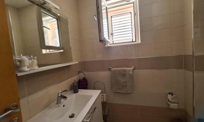 Metajna Condominio | Deluxe apartment for 4 people, private bathroom and terrace with sea view