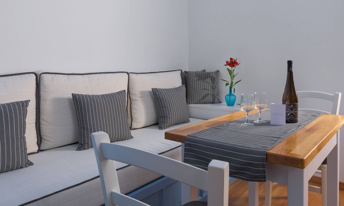 Pedi Apartamento | Apartamento Deluxe con balcón privado y vistas al mar C, Symi