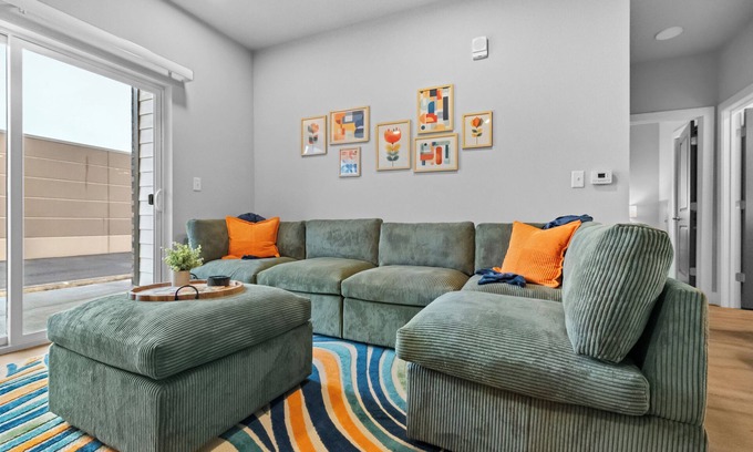Rogers Apartamento | Deluxe Apt Near Bike Trails, Top Golf, Pool, Central,Free "P",Bike Storage