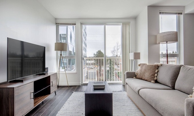 Wilburton Apartamento | Deluxe Bellevue 1BR w/ BBQ, Gym, W/D, nr Spring District, by Blueground