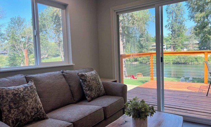 Fruitdale Cabina | Deluxe Cabin 5 - Rogue River Resort