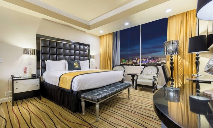 Las Vegas Complejo | Deluxe Casino Resort & #1 Restaurant Formula 1 race week in Fabulous Las Vegas!